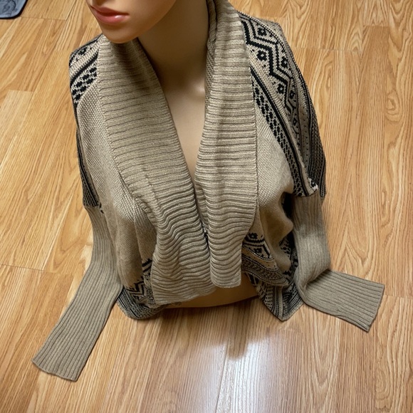 Eyeshadow Black and Tan size L unique sweater. Been 💕 before - Picture 6 of 12